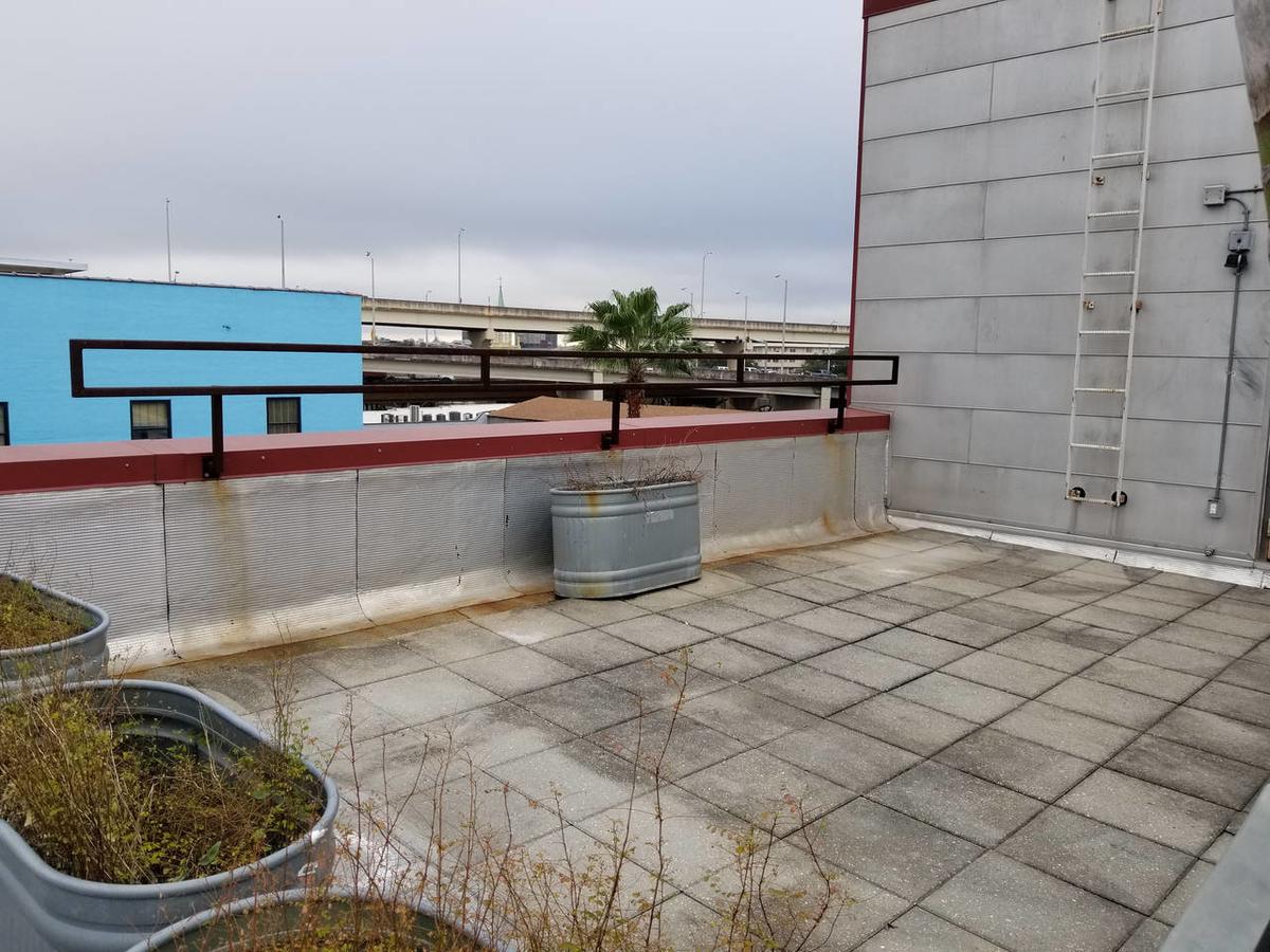 Three-Bedroom, Two-Bath Industrial Apt In NOLA C.B.D. - thumb 9