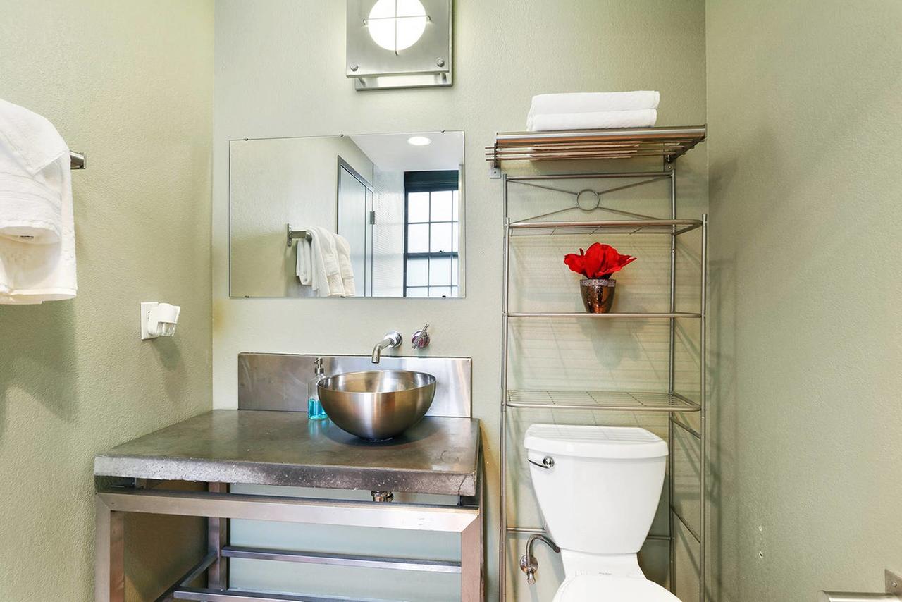 Three-Bedroom, Two-Bath Industrial Apt In NOLA C.B.D. - thumb 28