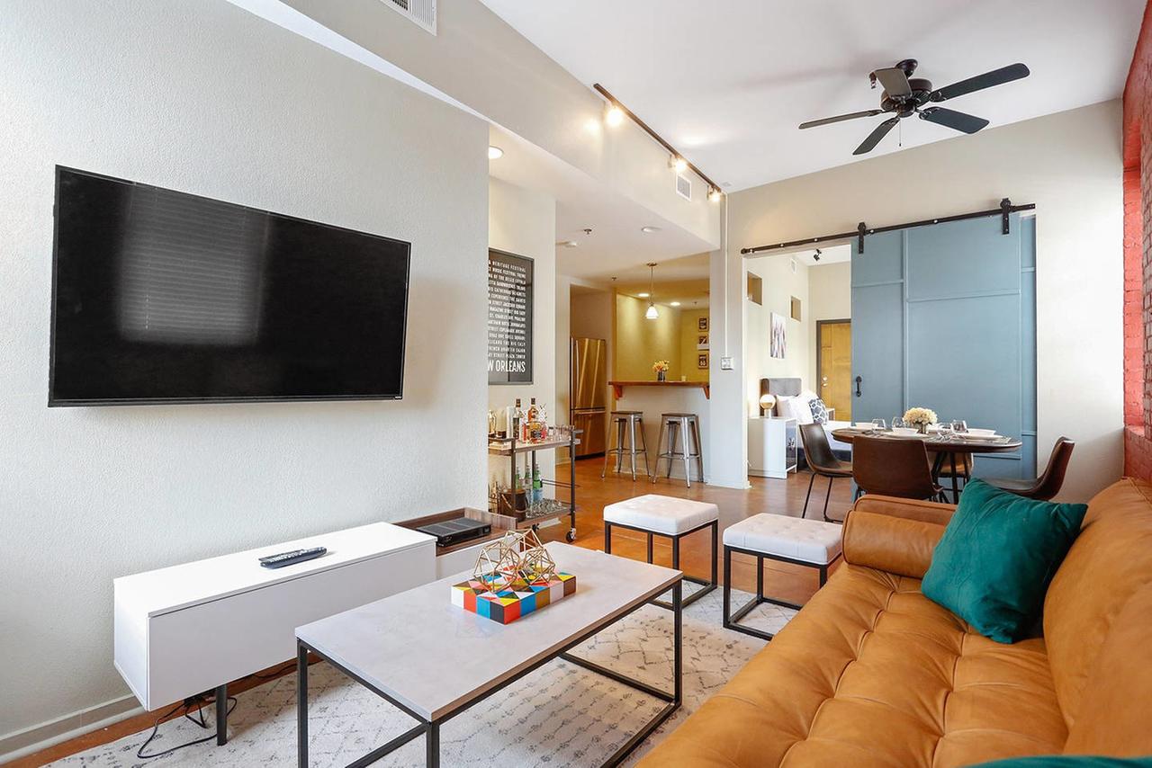 Three-Bedroom, Two-Bath Industrial Apt In NOLA C.B.D. - thumb 0