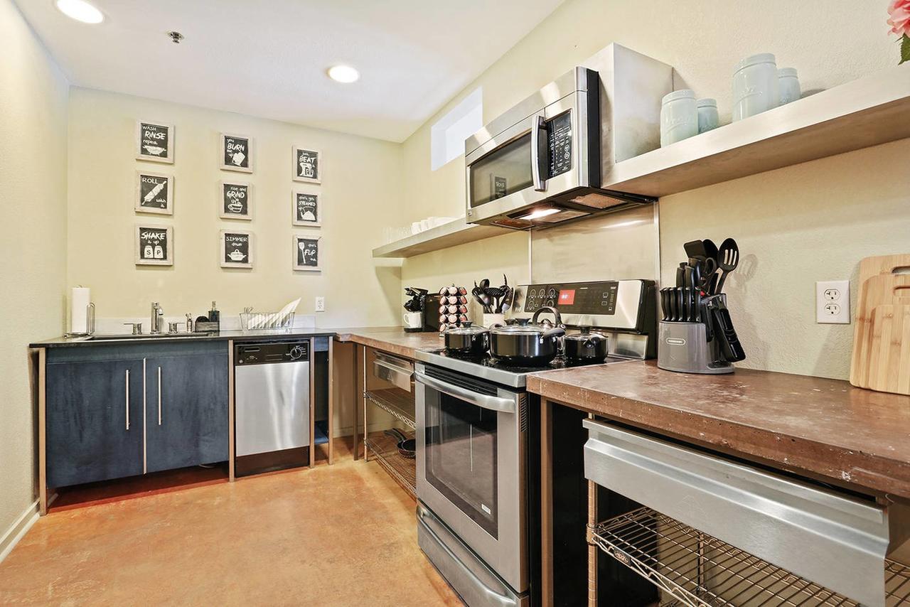 Three-Bedroom, Two-Bath Industrial Apt In NOLA C.B.D. - thumb 15