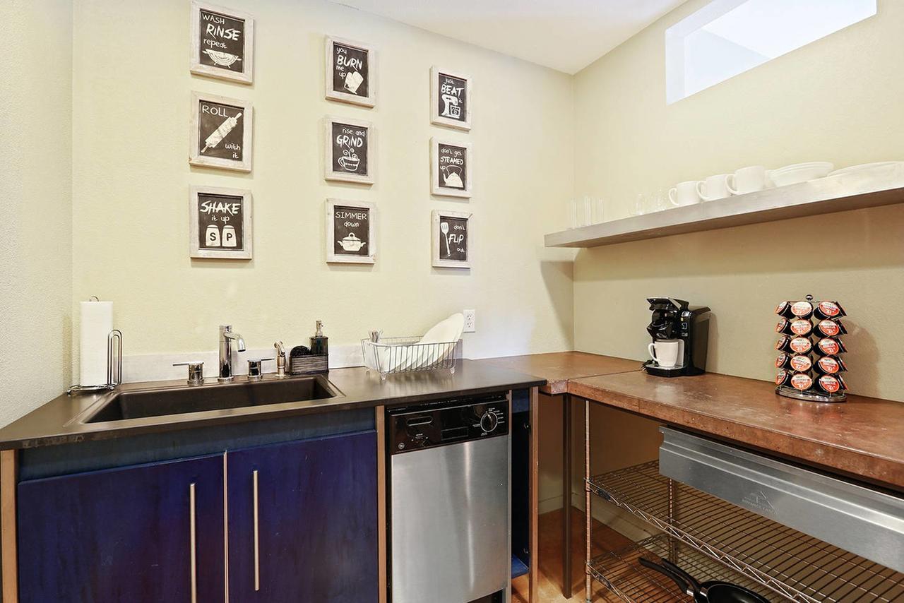 Three-Bedroom, Two-Bath Industrial Apt In NOLA C.B.D. - thumb 6