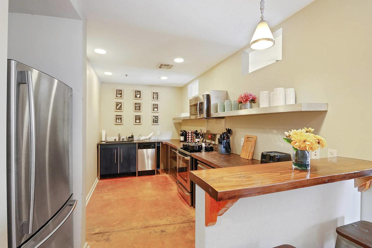 Three-Bedroom, Two-Bath Industrial Apt In NOLA C.B.D. - thumb 17