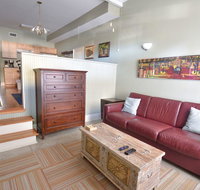 Parrot Palace - Accommodation Indiana