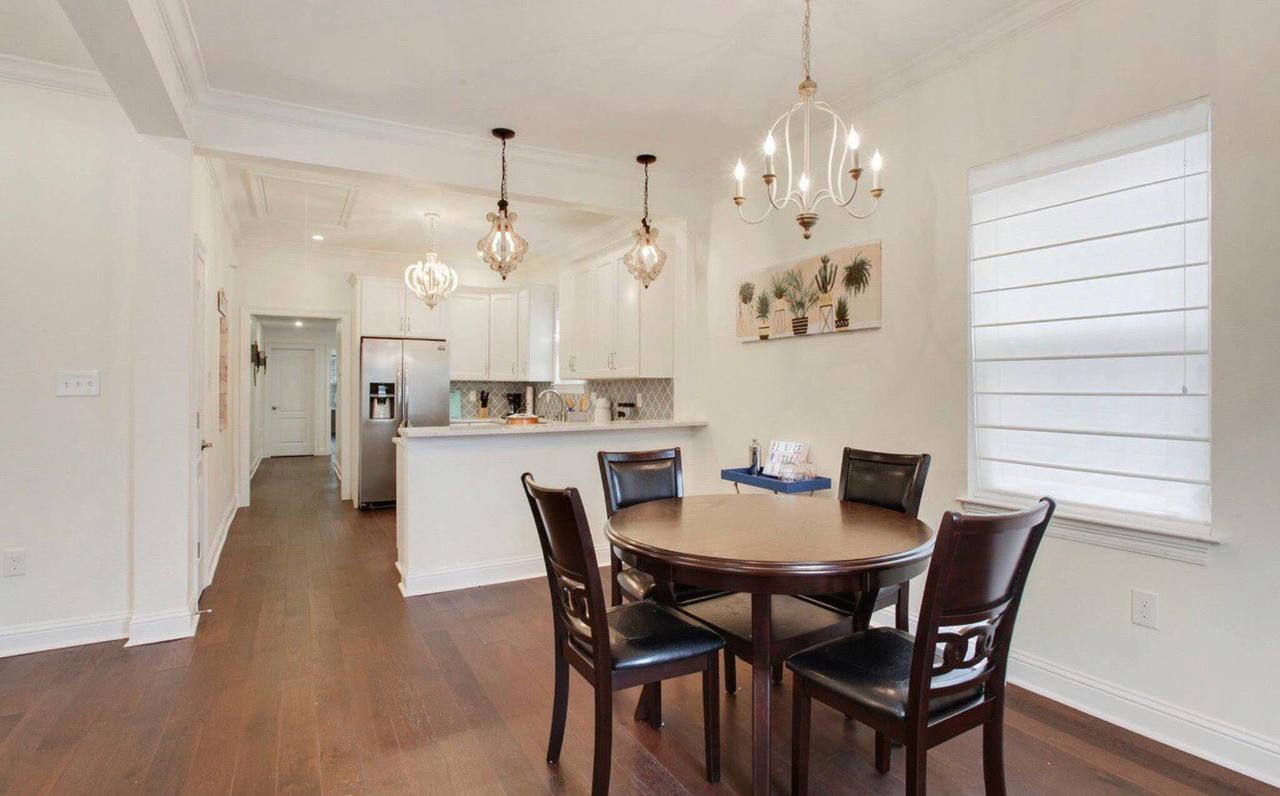 Uptown Centrically Located Three Bed Rooms House - thumb 1