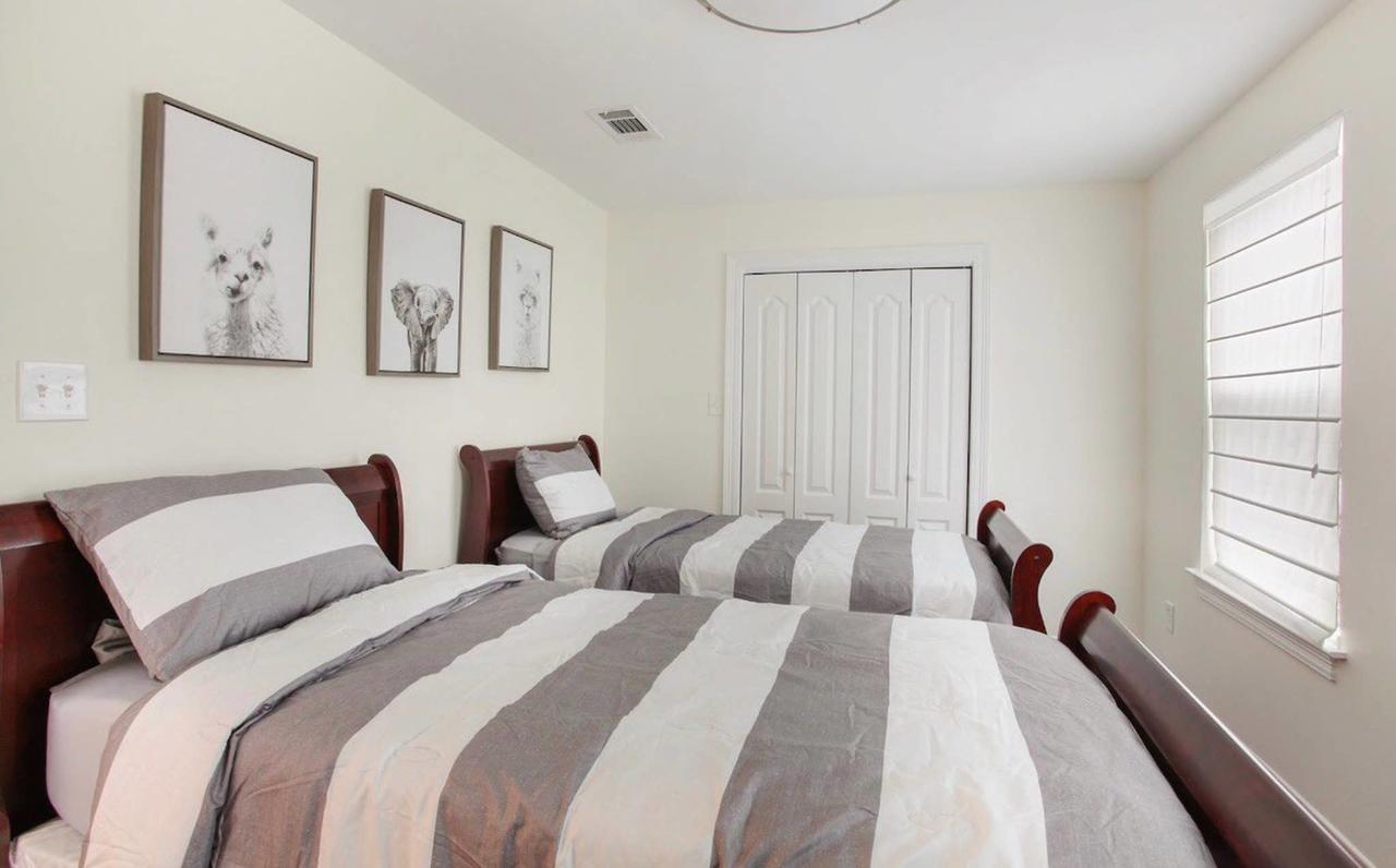 Uptown Centrically Located Three Bed Rooms House - thumb 12