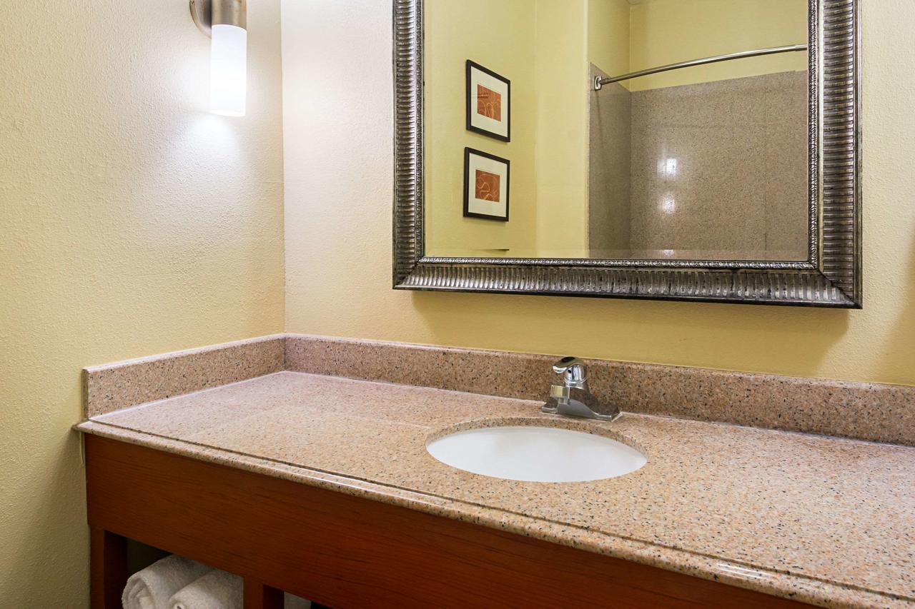 Comfort Suites Lake Charles - thumb 1