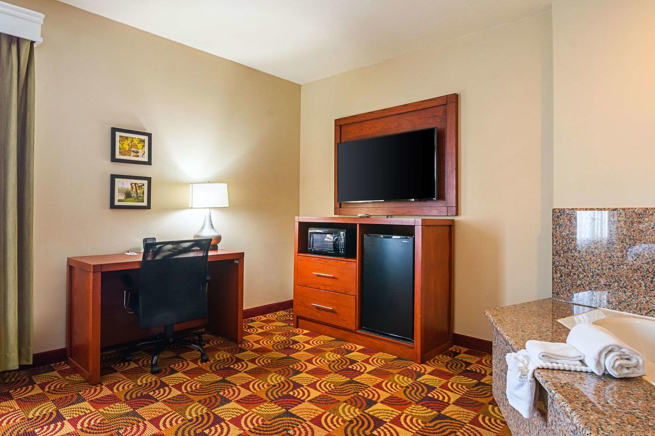 Comfort Suites Lake Charles - thumb 35