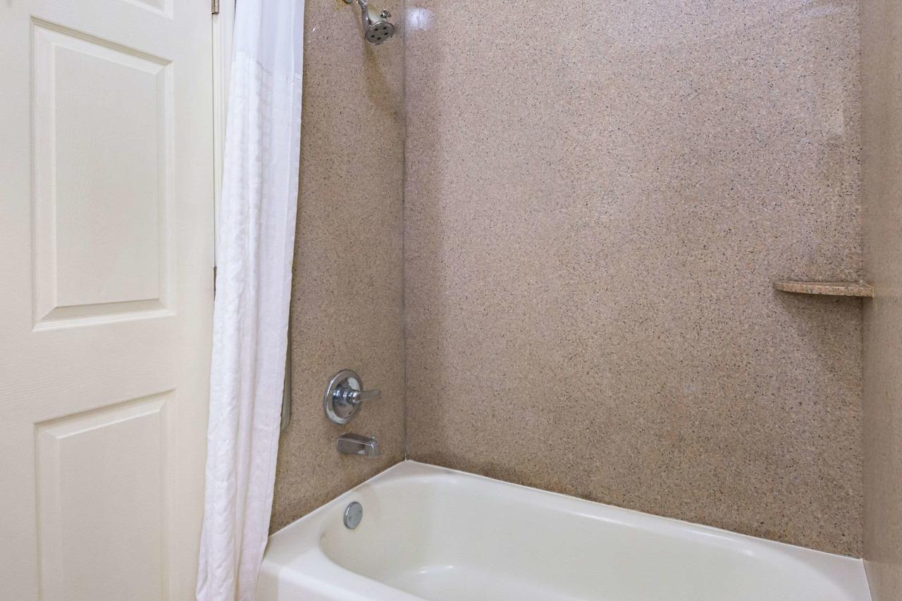 Comfort Suites Lake Charles - thumb 20