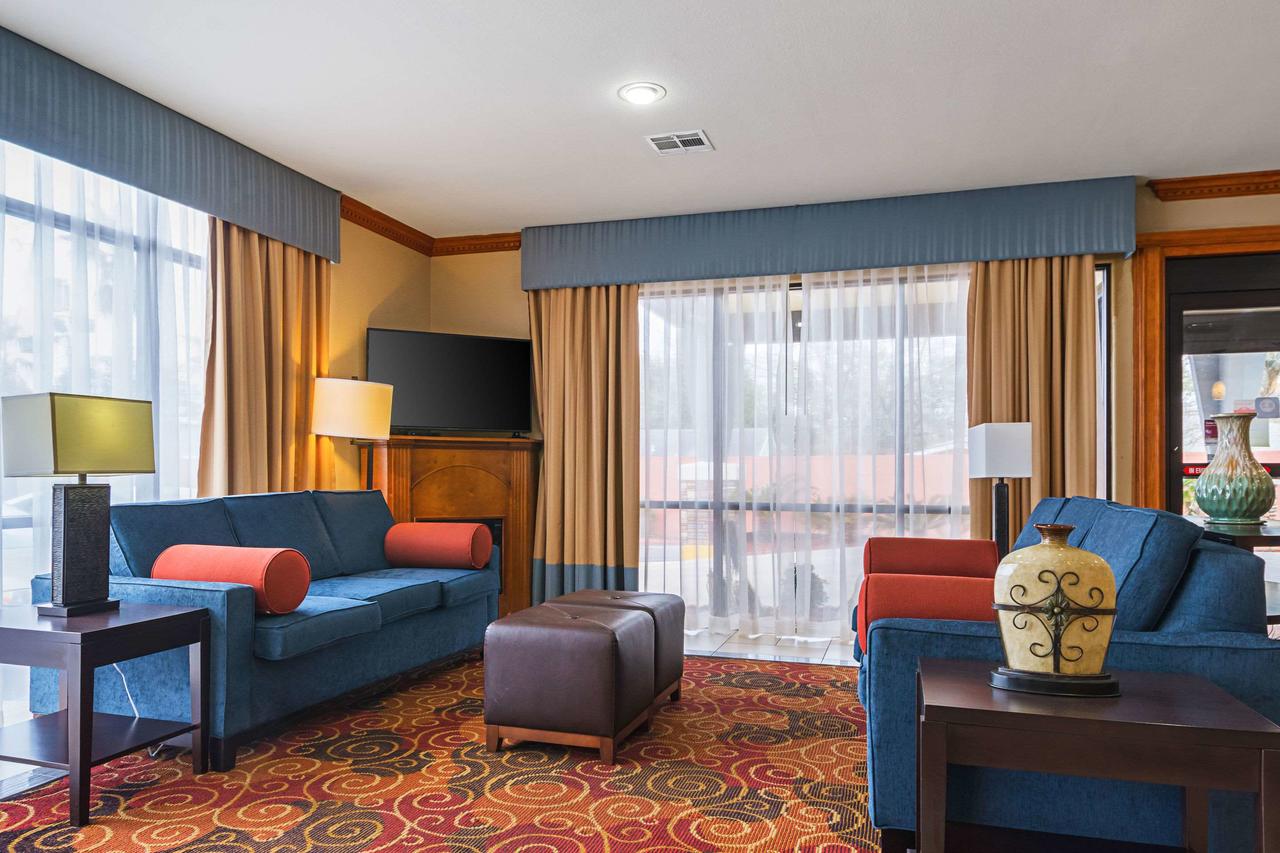 Comfort Suites Lake Charles - thumb 30