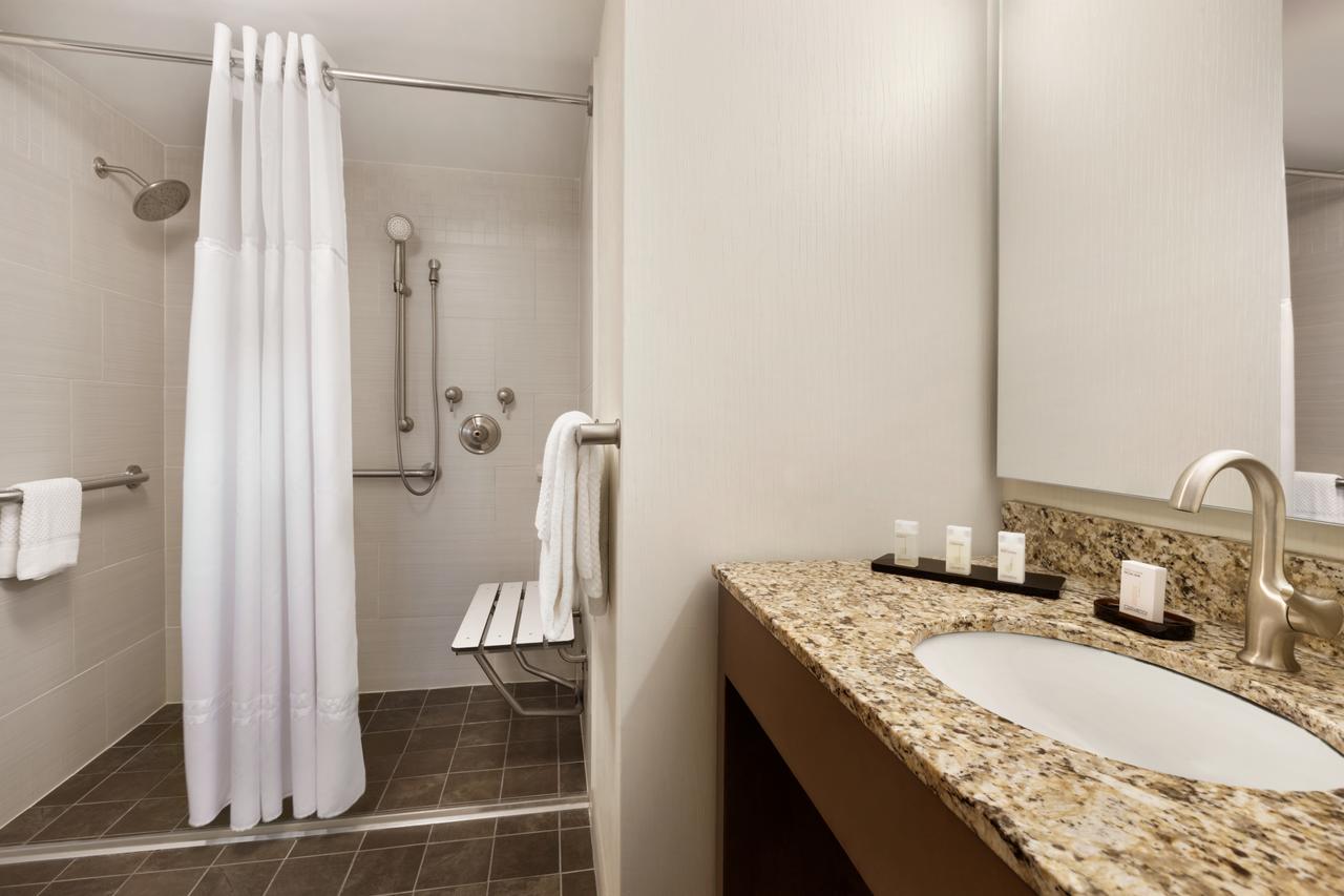 Embassy Suites Baltimore Inner Harbor - thumb 40