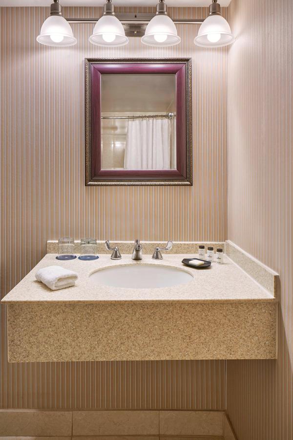 Sheraton Inner Harbor Hotel - thumb 43