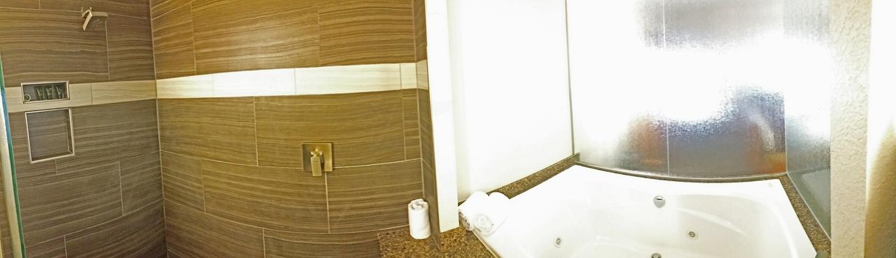 Cherry Tree Inn And Suites - thumb 37