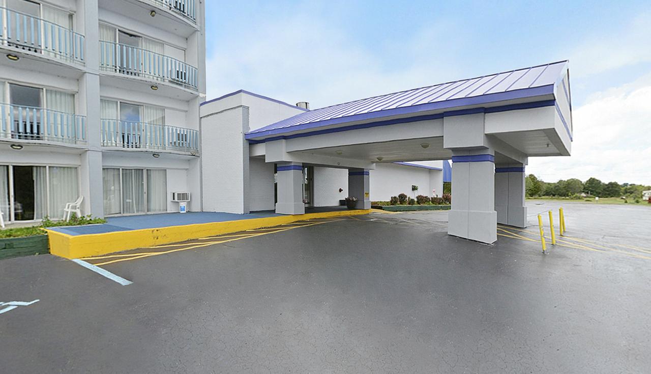 Howard Johnson By Wyndham Benton Harbor - thumb 0