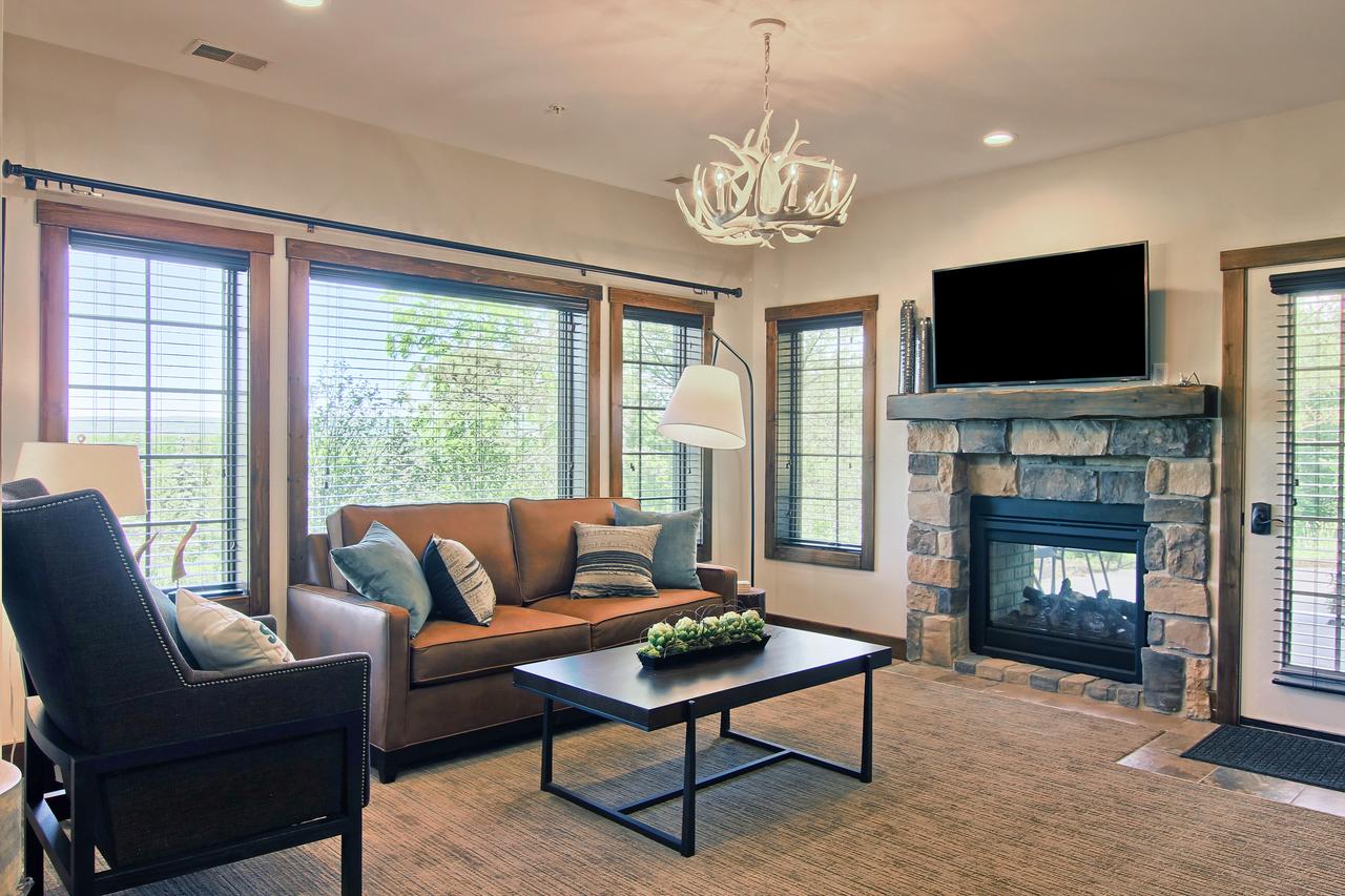 7326 Creekside Condo - thumb 0