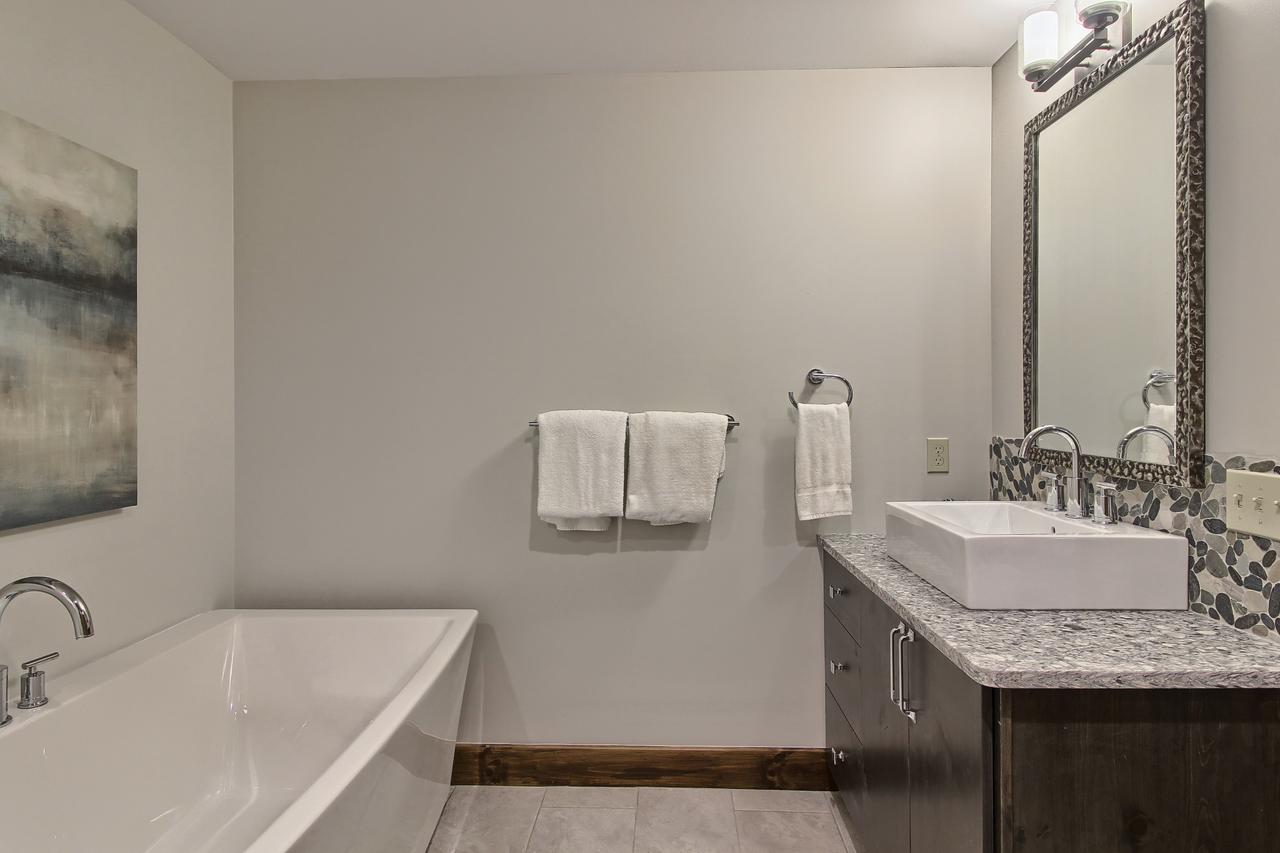 7326 Creekside Condo - thumb 24