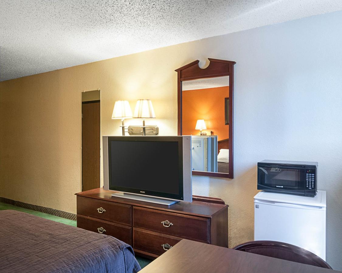 American Inn Benton Harbor - thumb 3