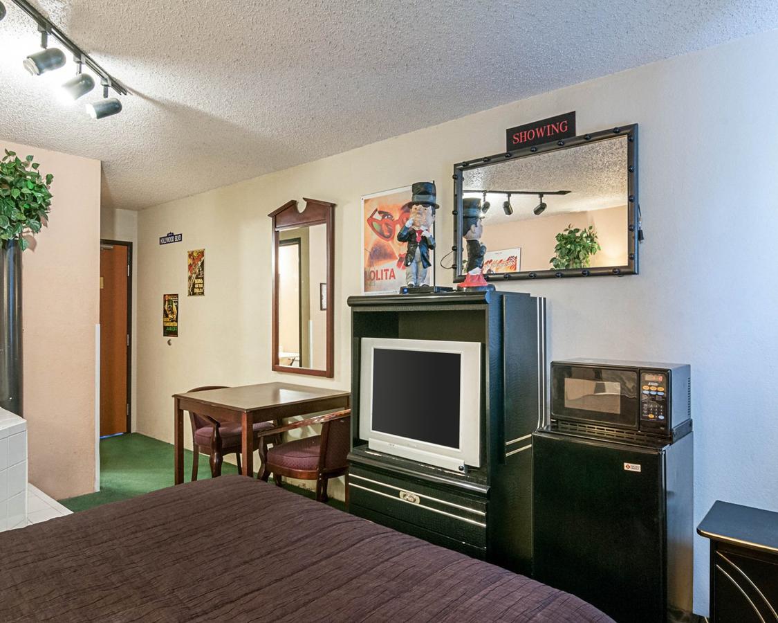 American Inn Benton Harbor - thumb 7