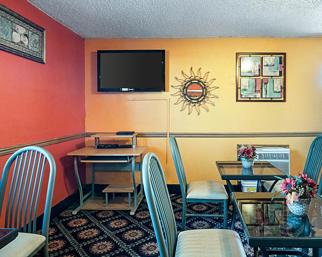 American Inn Benton Harbor - thumb 17