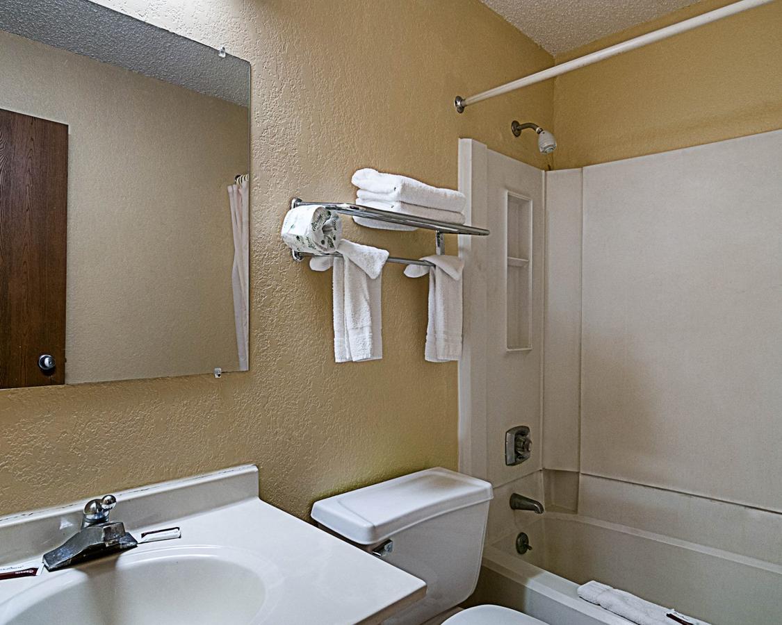 American Inn Benton Harbor - thumb 10