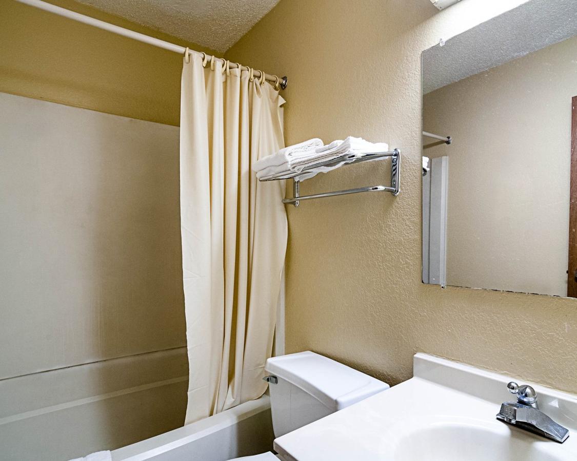 American Inn Benton Harbor - thumb 12