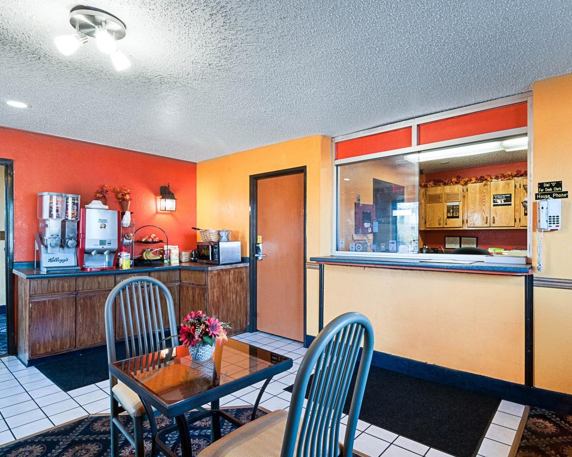 American Inn Benton Harbor - thumb 1