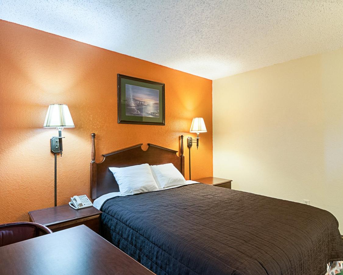 American Inn Benton Harbor - thumb 4