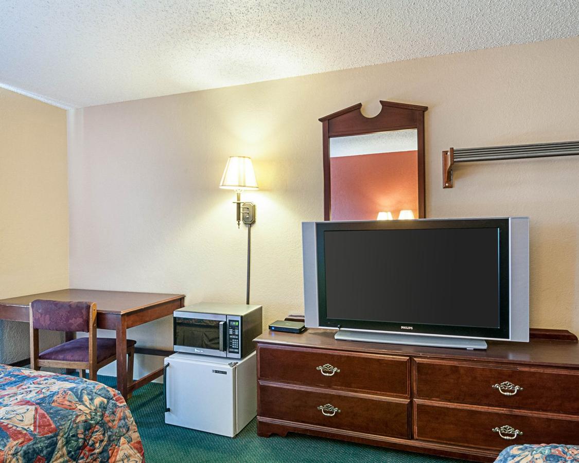 American Inn Benton Harbor - thumb 11