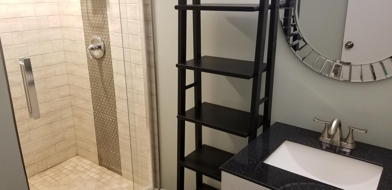 Gorgeous Accommodations Steps From The BIG HOUSE!! - thumb 14