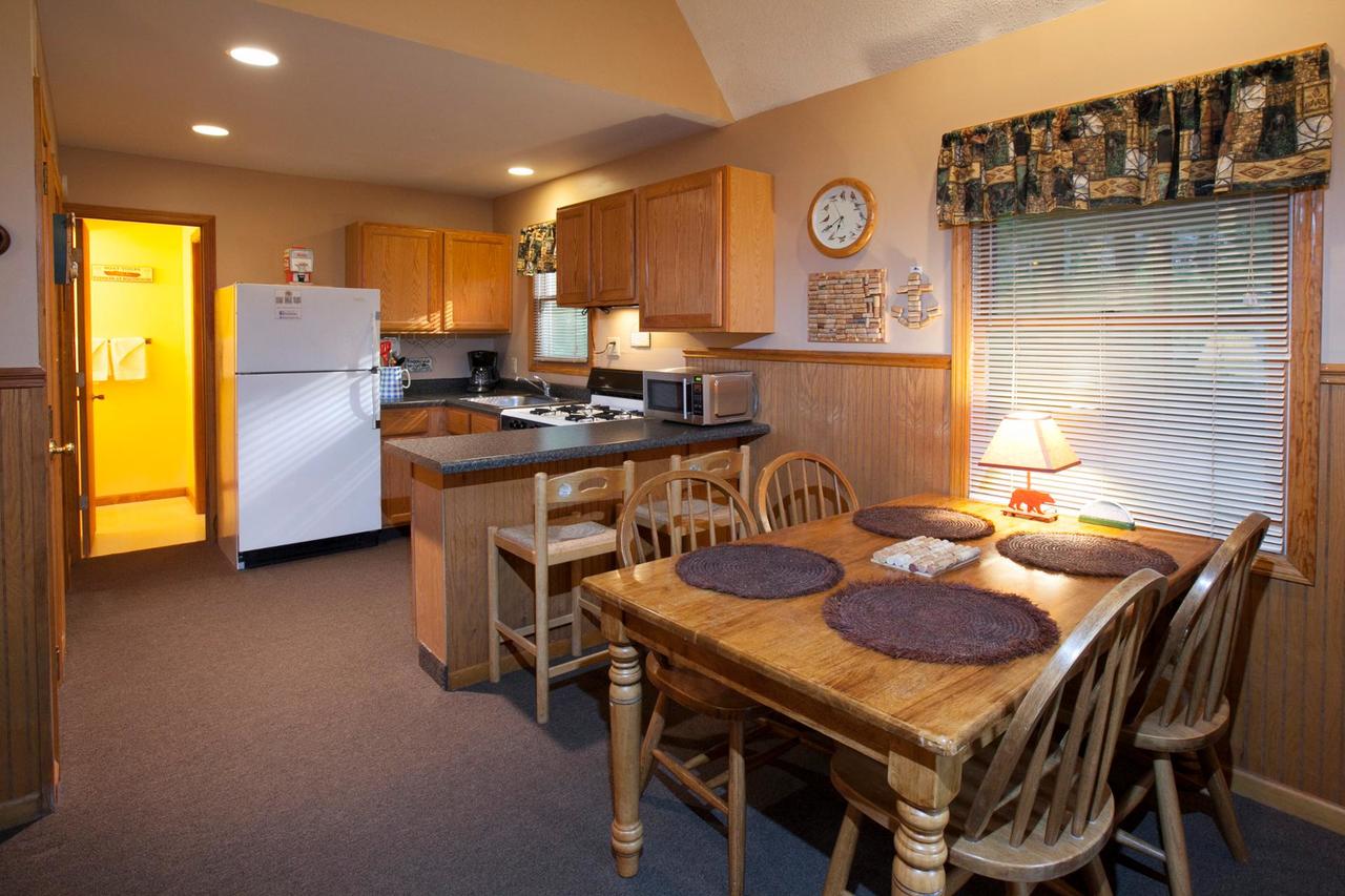 Goshorn Lake Cottage #18 - thumb 2