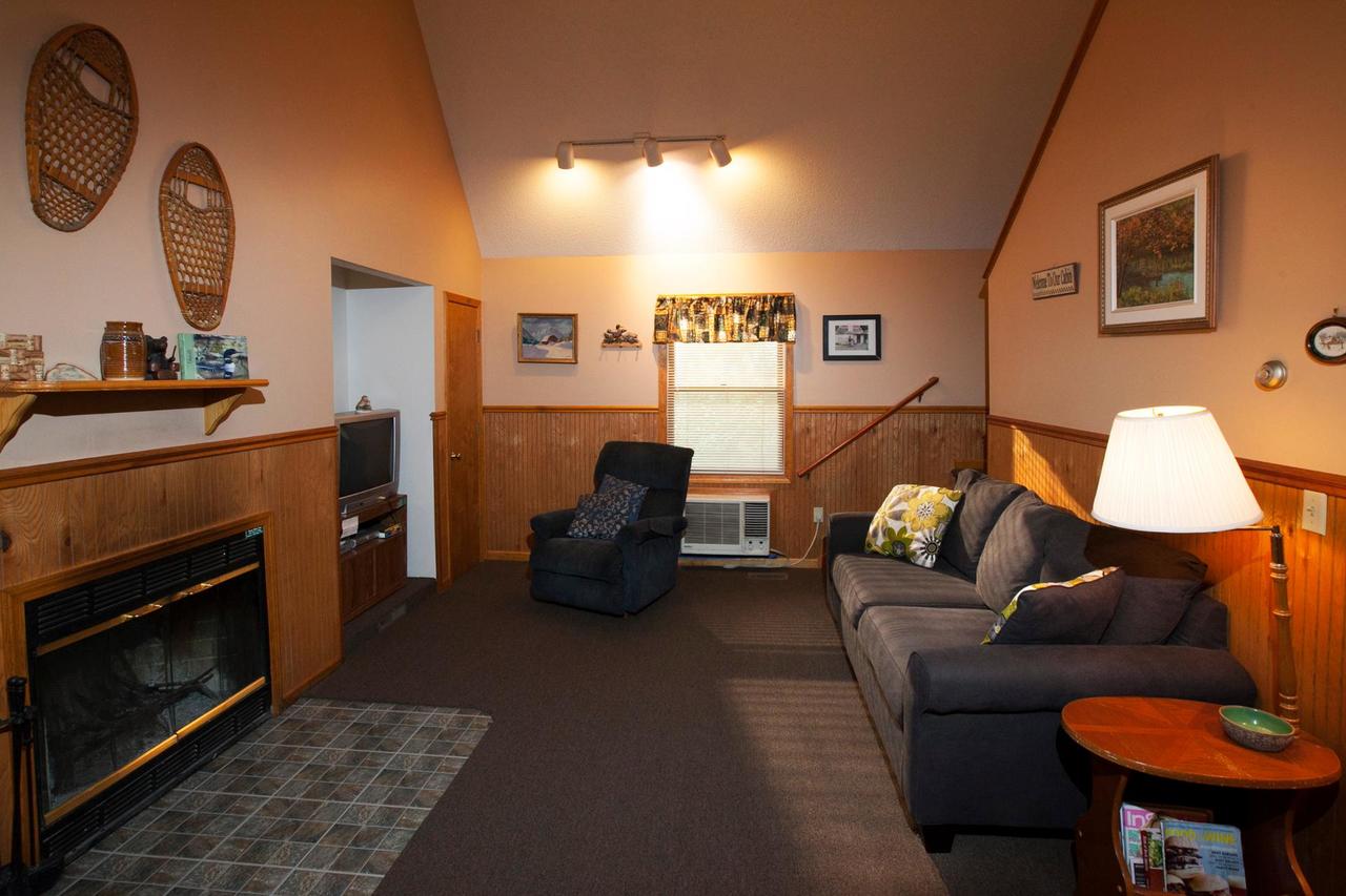 Goshorn Lake Cottage #18 - thumb 4