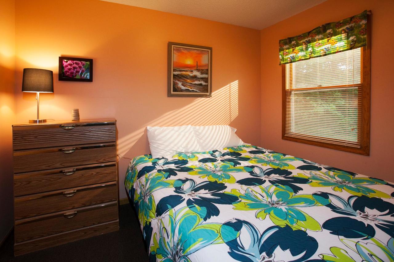 Goshorn Lake Cottage #18 - thumb 7