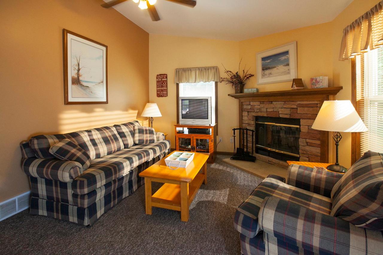 Goshorn Lake Cottage #9 - thumb 8