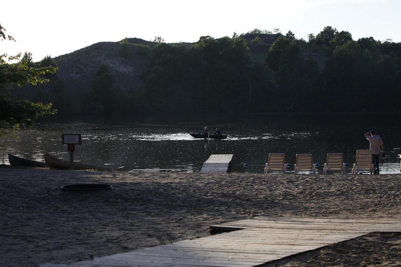 Goshorn Lake Cottage #9 - thumb 17