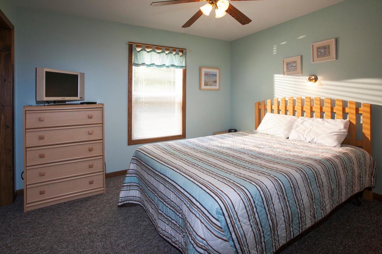 Goshorn Lake Cottage #9 - thumb 5