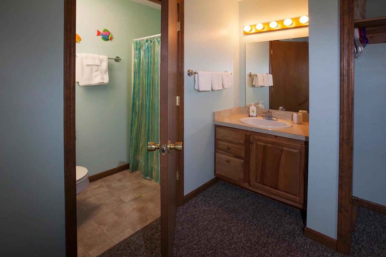 Goshorn Lake Cottage #9 - thumb 1