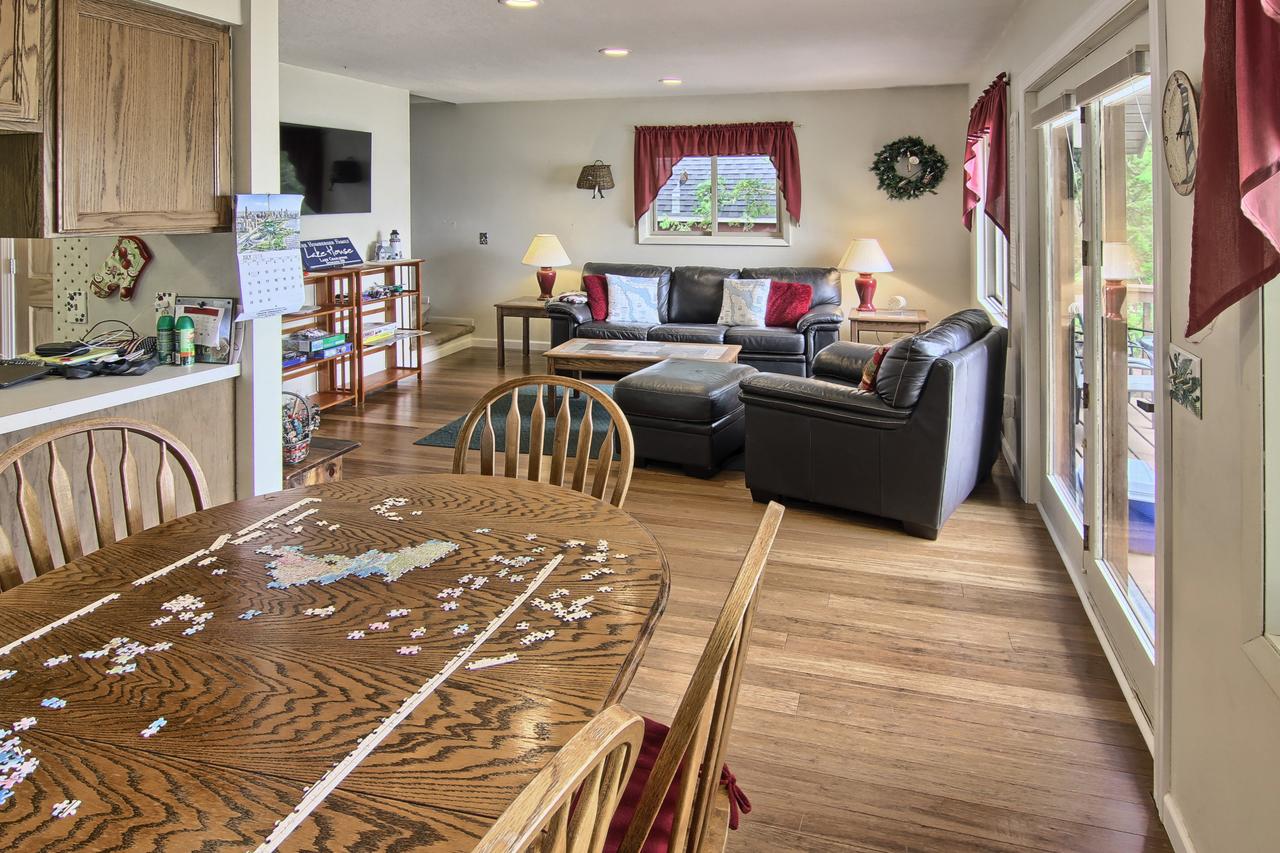 Lakeshore Cottage - thumb 9