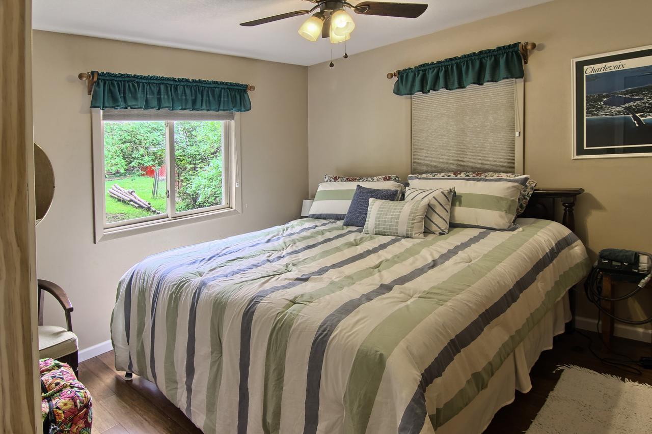 Lakeshore Cottage - thumb 12