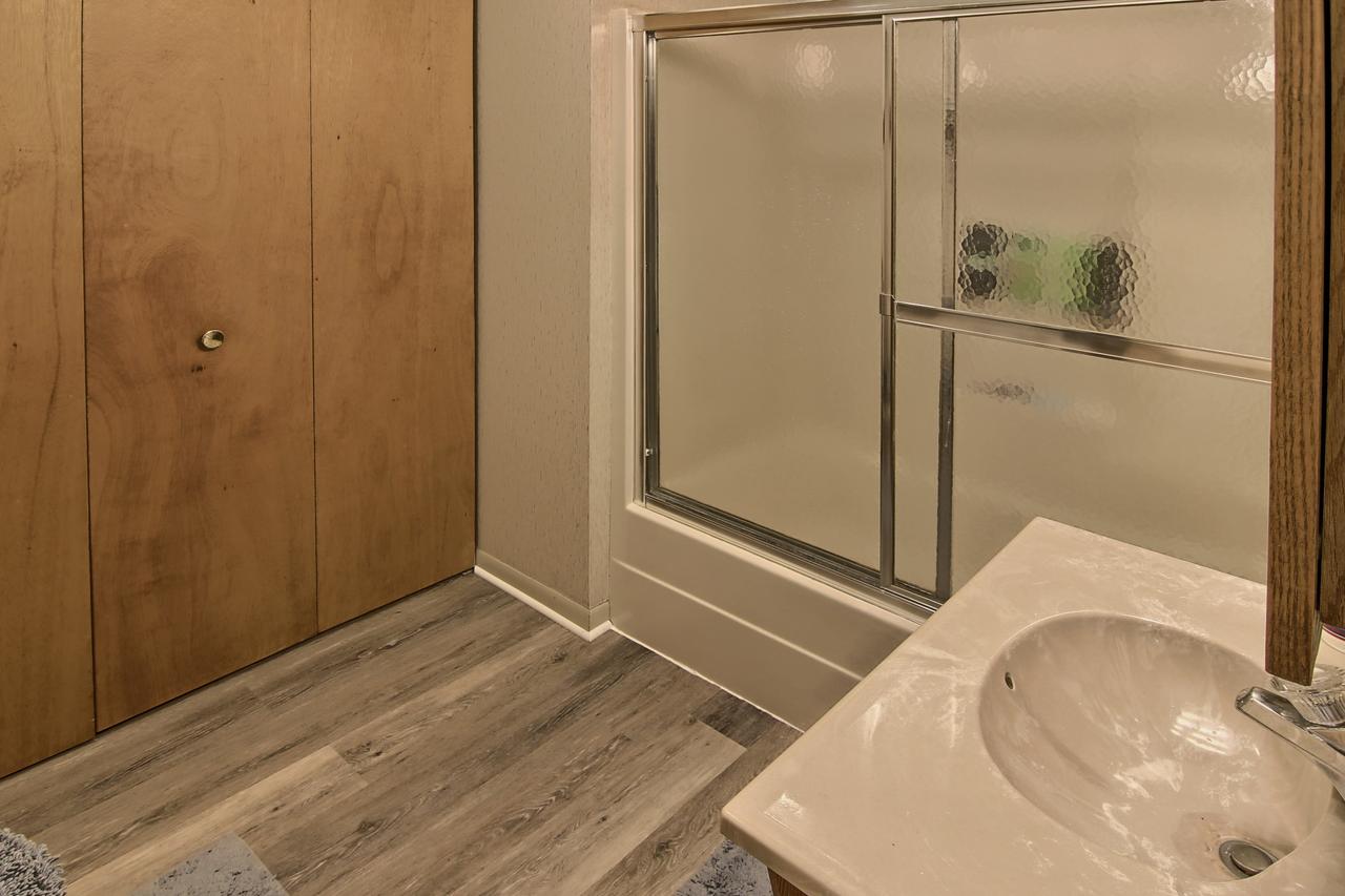 Lakeshore Cottage - thumb 3