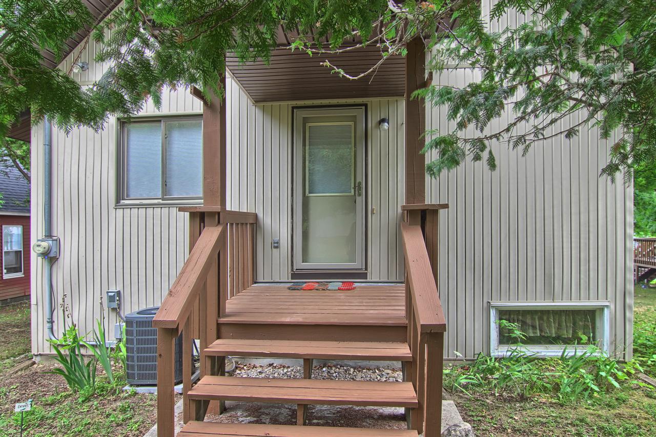 Lakeshore Cottage - thumb 18