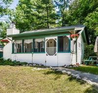 Goshorn Lake Cottage 6 - Accommodation Indiana