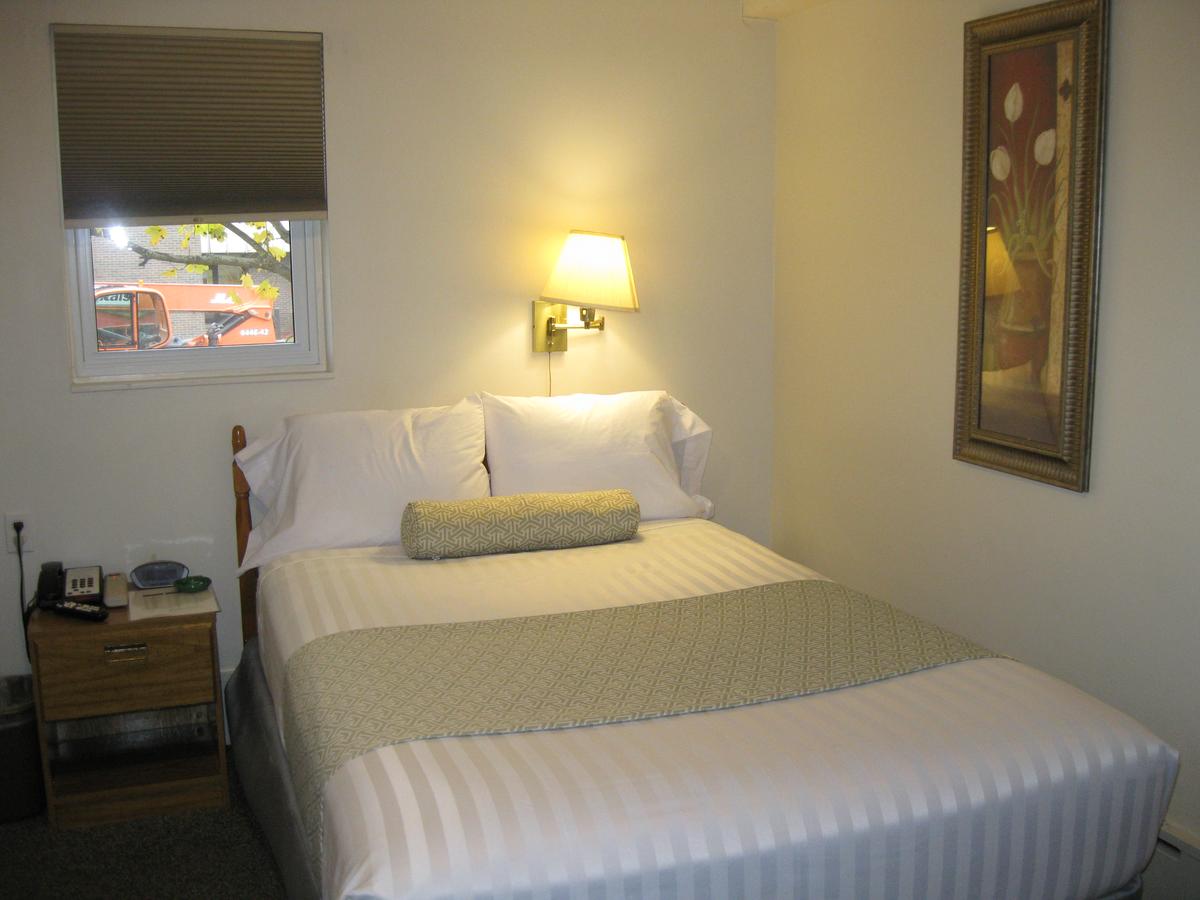 Boyne City Motel - thumb 8