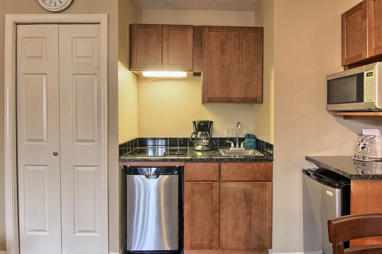 105 Pointes North Inn - thumb 3