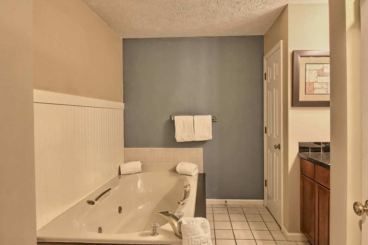 105 Pointes North Inn - thumb 6