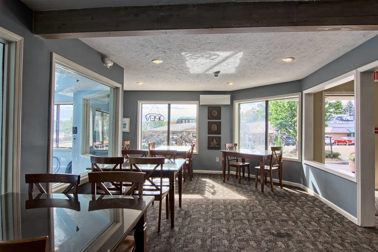 105 Pointes North Inn - thumb 12
