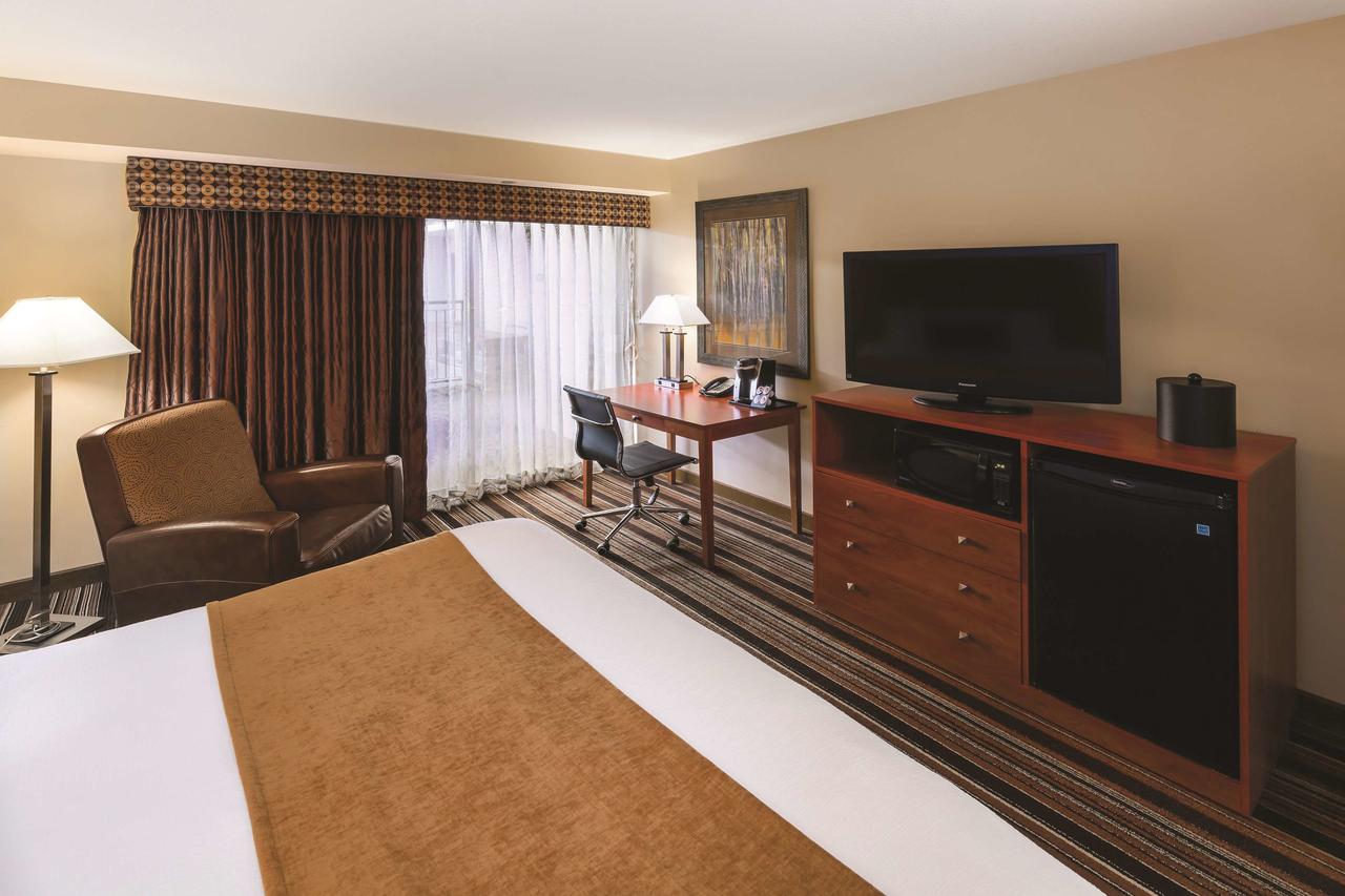 Best Western Plus Bloomington Hotel - thumb 34