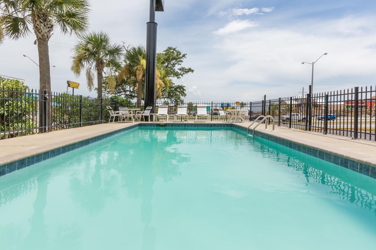 Days Inn By Wyndham Biloxi Beach - thumb 1