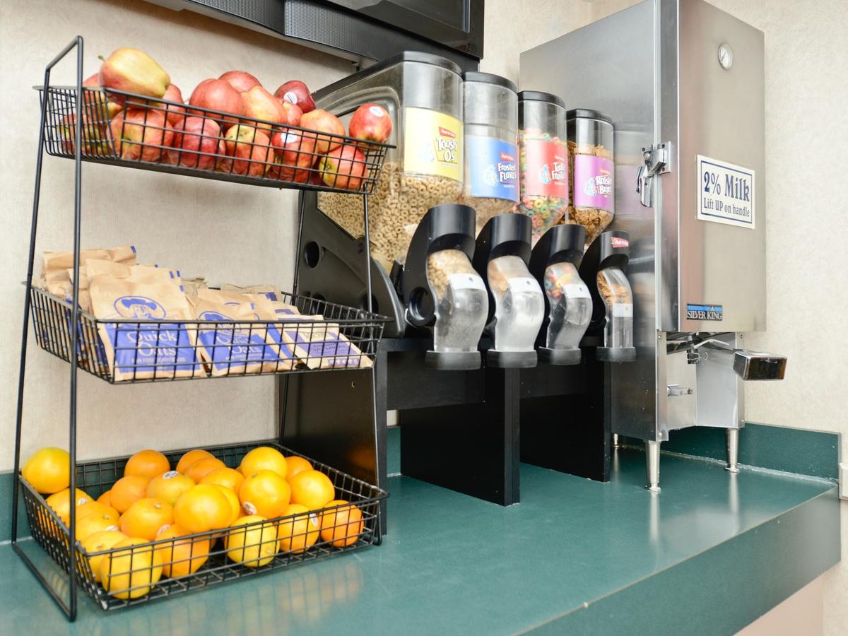 Clubhouse Inn - thumb 20