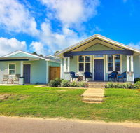 Walk to Beach From Outstanding Classic Residence - Accommodation Indiana