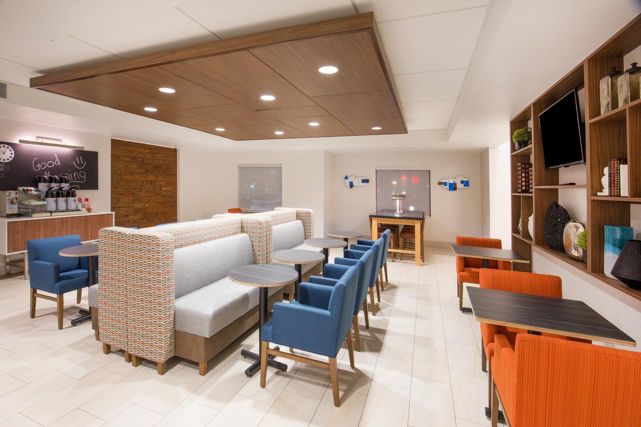 Holiday Inn Express & Suites Pahrump - thumb 25