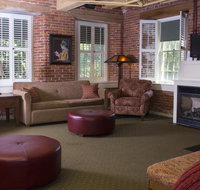 Common Man Inn  Restaurant Claremont - Accommodation Indiana